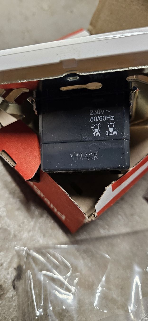 Legrand Spine: Legrand Orientierungslicht, Effen S078510UP61, – Nuovo e nell'imballaggio originale da Baar venduto da Vel...Baar45 7