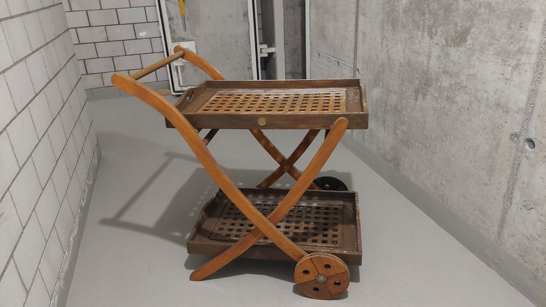 Carrelli di servizio: Servierwagen  holz vintage – Usato da Uster venduto da Dmarra 1