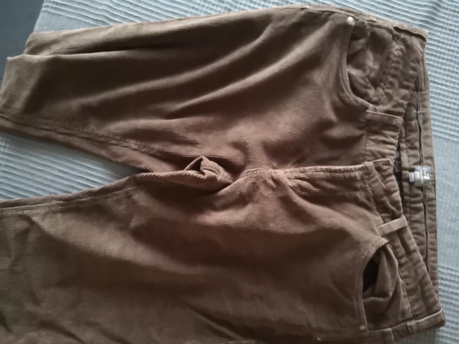 Pantaloni: 2 pantalons velours cotelés – Usato da neuchatel venduto da Mictou 4