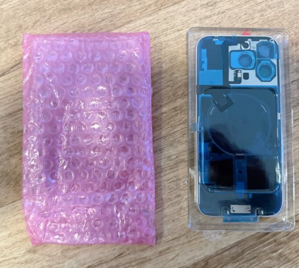 Apple Portables: Vitre arrière - iPhone 16 Pro Max - Neuf – Neuf avec emballage d'origine à Lutry par ced_mk9t 1