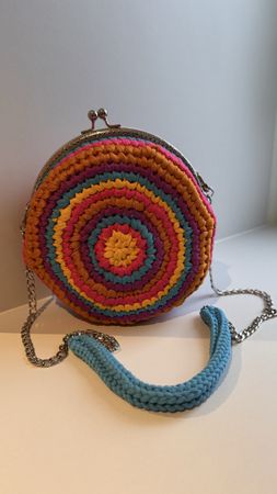 Vintage Crochet Kiss Lock Bag - Retro Chic & Unique