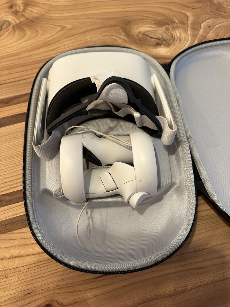 Meta Casque VR: Casque de réalité virtuelle Oculus Quest 2 - 256gb – D'occasion à Neuchâtel par R_M94 2