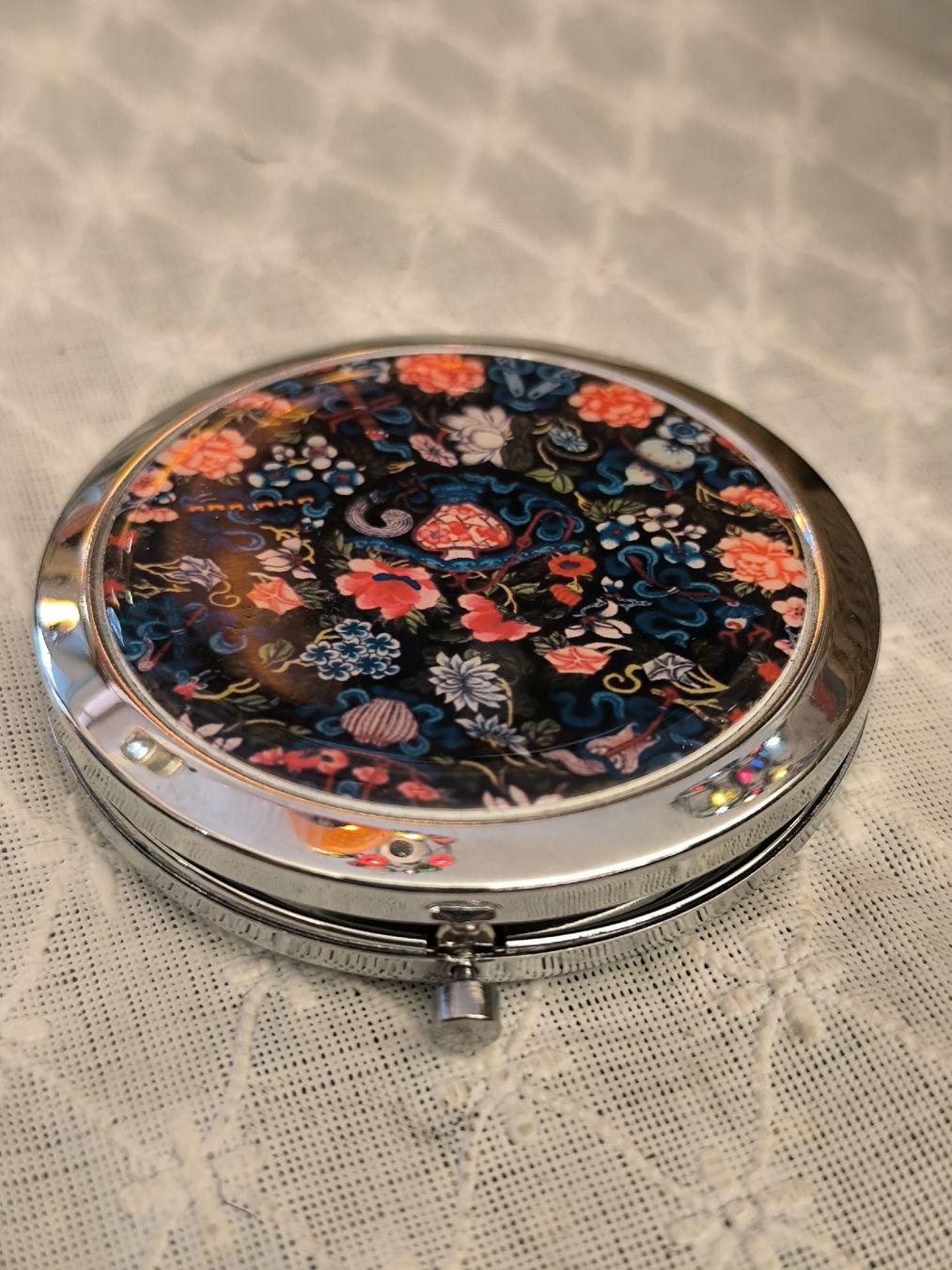 Altro in Decorazioni & Accessori: Schöne Dose mit Blumenmuster, neu Dose – Nuovo (secondo la descrizione) da Zürich venduto da gobel 1