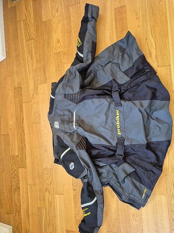 Jacken: Motorradhose und Jacke Damen – Gebraucht aus Glarus von nad_7vrv 2