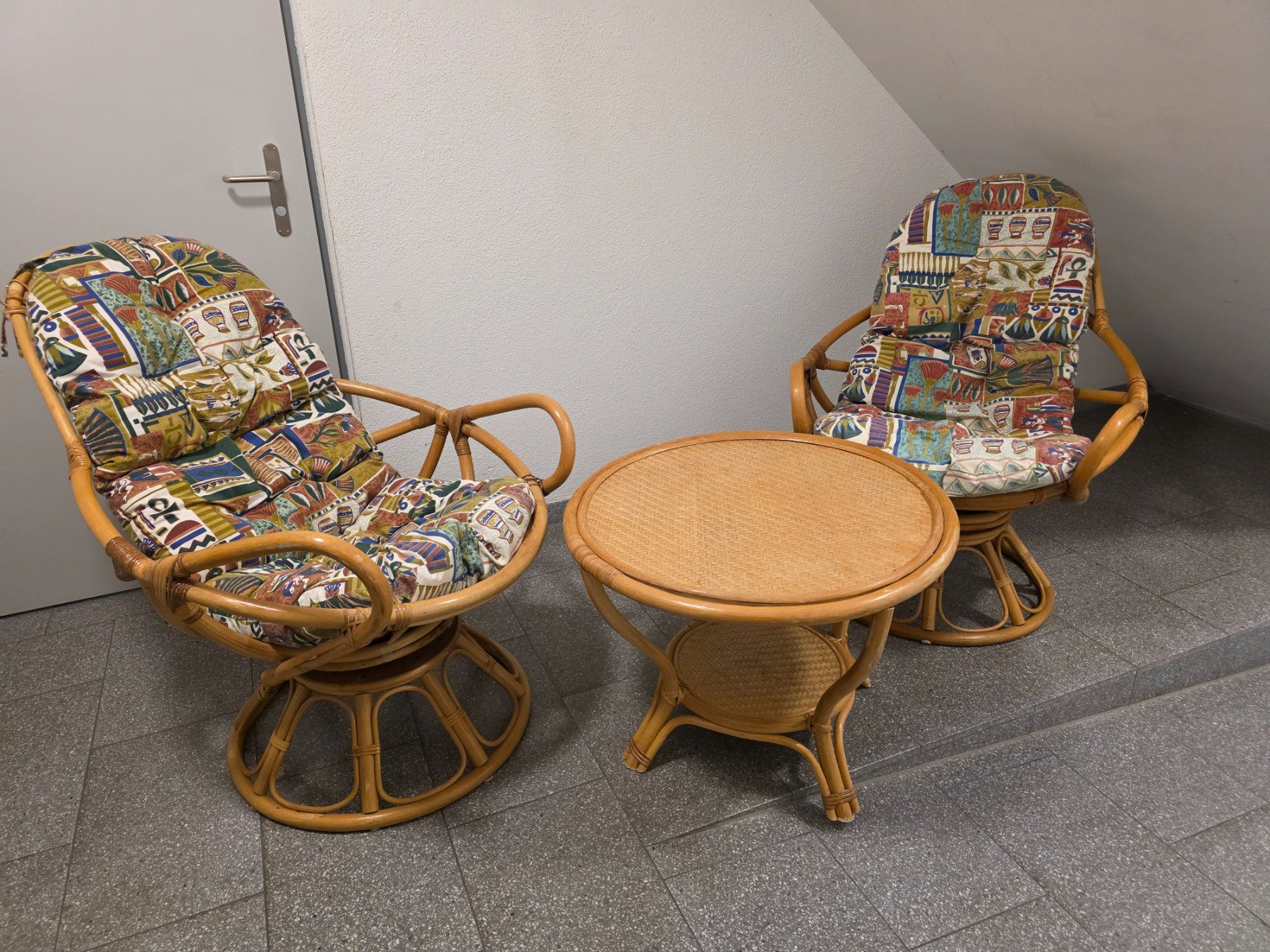 Set di tavolo e panche: Ein Tisch und 2 Bambussessel – Usato da Gockhausen venduto da medved007
