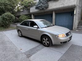 Audi A4 2.4 V6  Berline  pour pièces / export