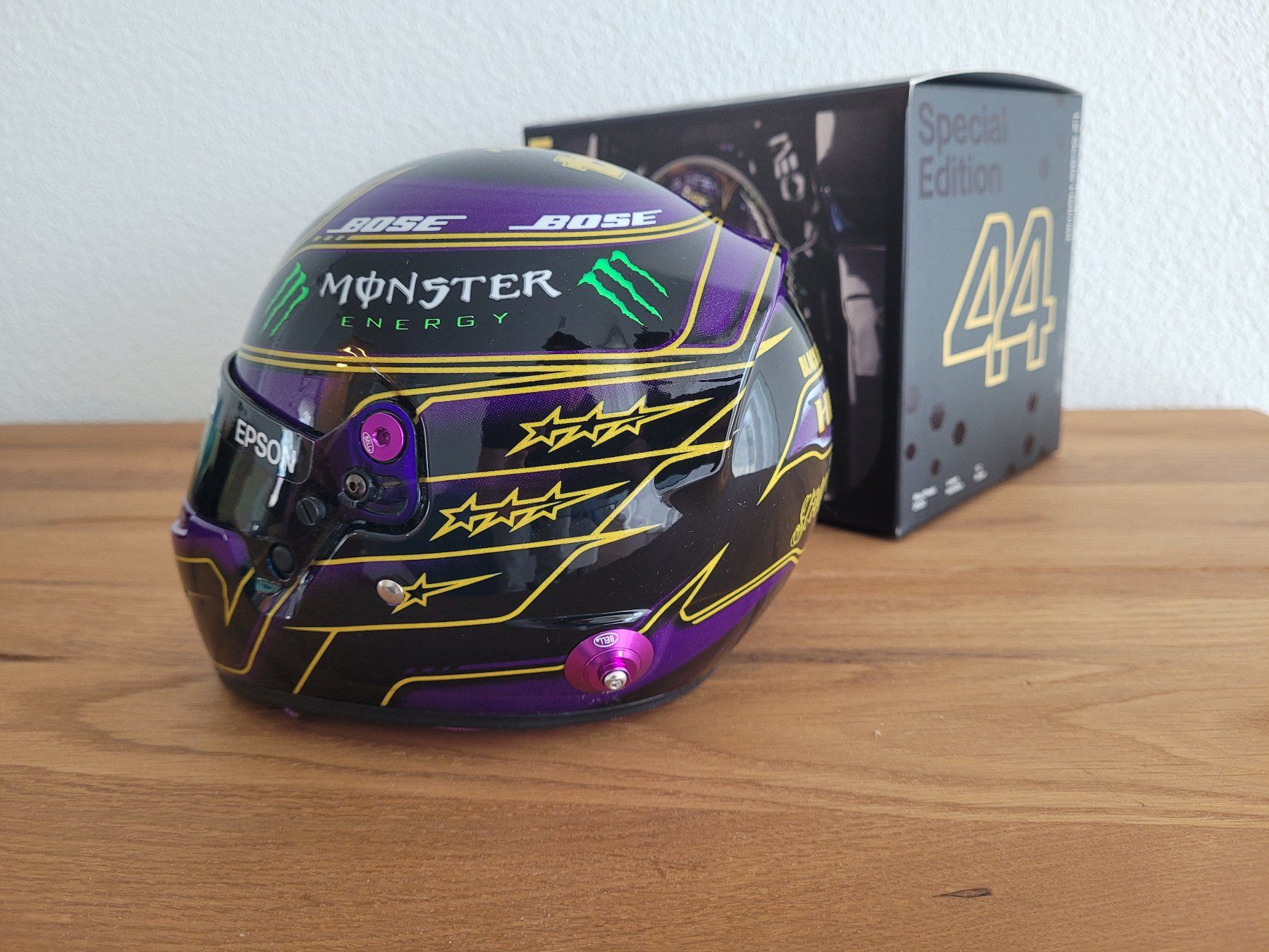 Modellbausätze & Standmodelle: Lewis Hamilton Mini-Helm 1:2 Special Edition #44 – Neu und originalverpackt aus Uitikon Waldegg von patu_2hsp 2