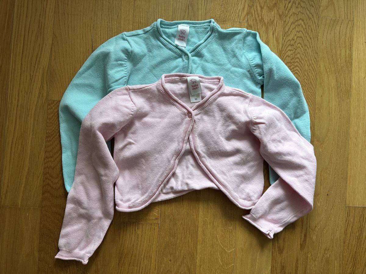 Giacche & Cappotti: 2x kurzes Strickjäckli/Boleros, Gr. 92, Neu – Nuovo (secondo la descrizione) da Wetzikon ZH venduto da eli_k7fq