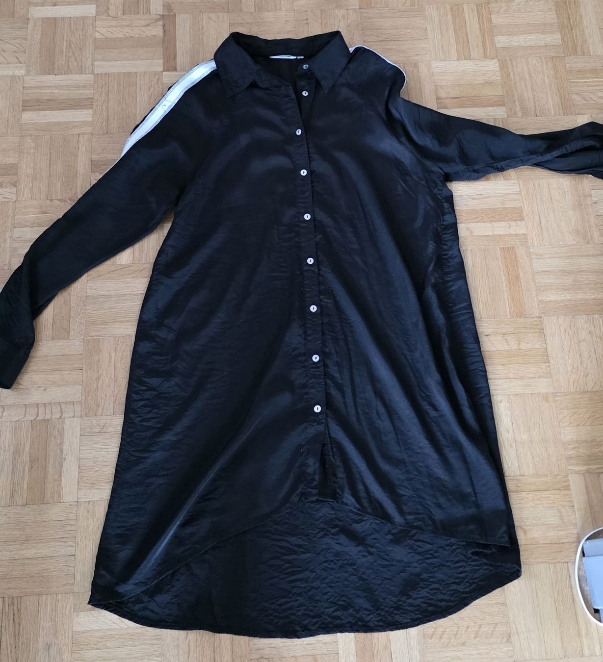 Camicette: Chemise longue noire – Usato da Yverdon-les-Bains venduto da van_dq65 2