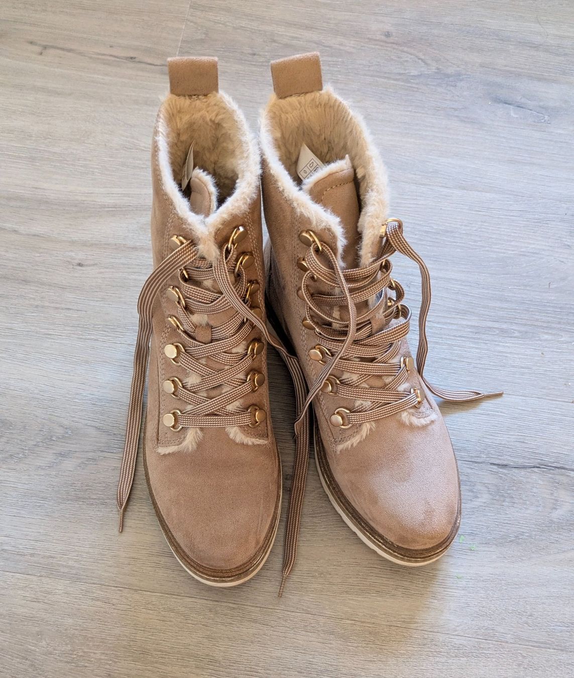 Scarpe da donna: Bottines hiver beiges – Usato da Orsieres venduto da IndianaJones50a 1