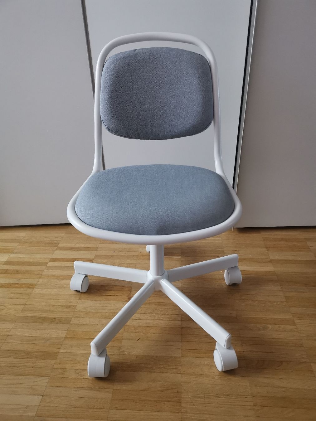 Ikea Stühle: Schreibtischstuhl Kinder neu – Neu und originalverpackt aus Zürich von cav_s5kd