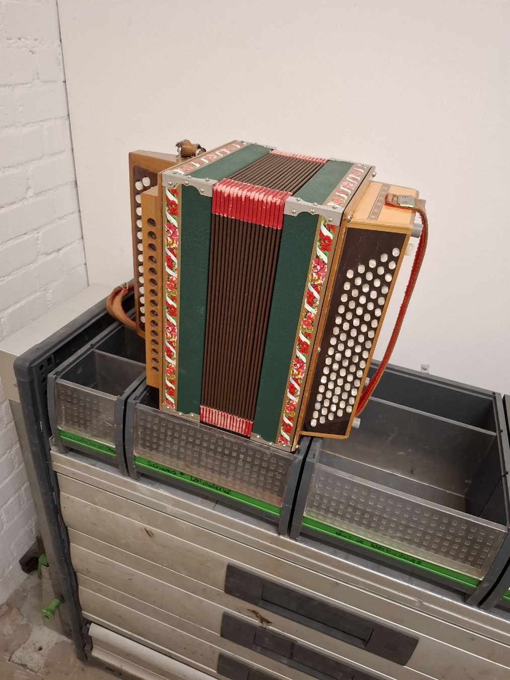Strumenti musicali: schwyzerorgeli chromatish – Usato da Villeneuve venduto da BibiVintage 4