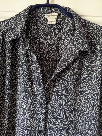 H&M / W. MORRIS Blouse légère motif feuilles marine-crème 40