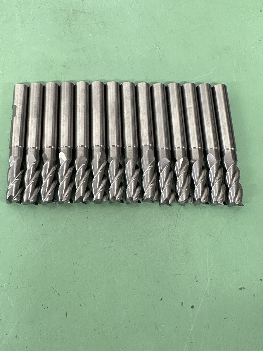 Tutti gli attrezzi: Schaftfräser, Carbide end mill, Ø 8 mm – Usato da Aarberg venduto da SNMachines