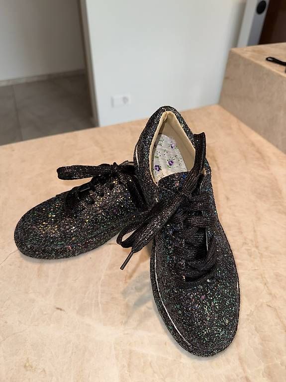 Chaussures femmes: Glitzernde Freizeit Schuhe – D'occasion à Herrliberg par Verenawo5 2
