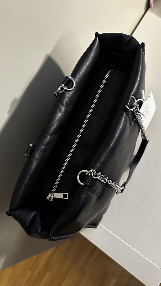 Taschen für Damen: Schwarze Handtasche mit Kette, neuwertig! – Neu (gemäss Beschreibung) aus Winterthur von -BeHappy24- 5