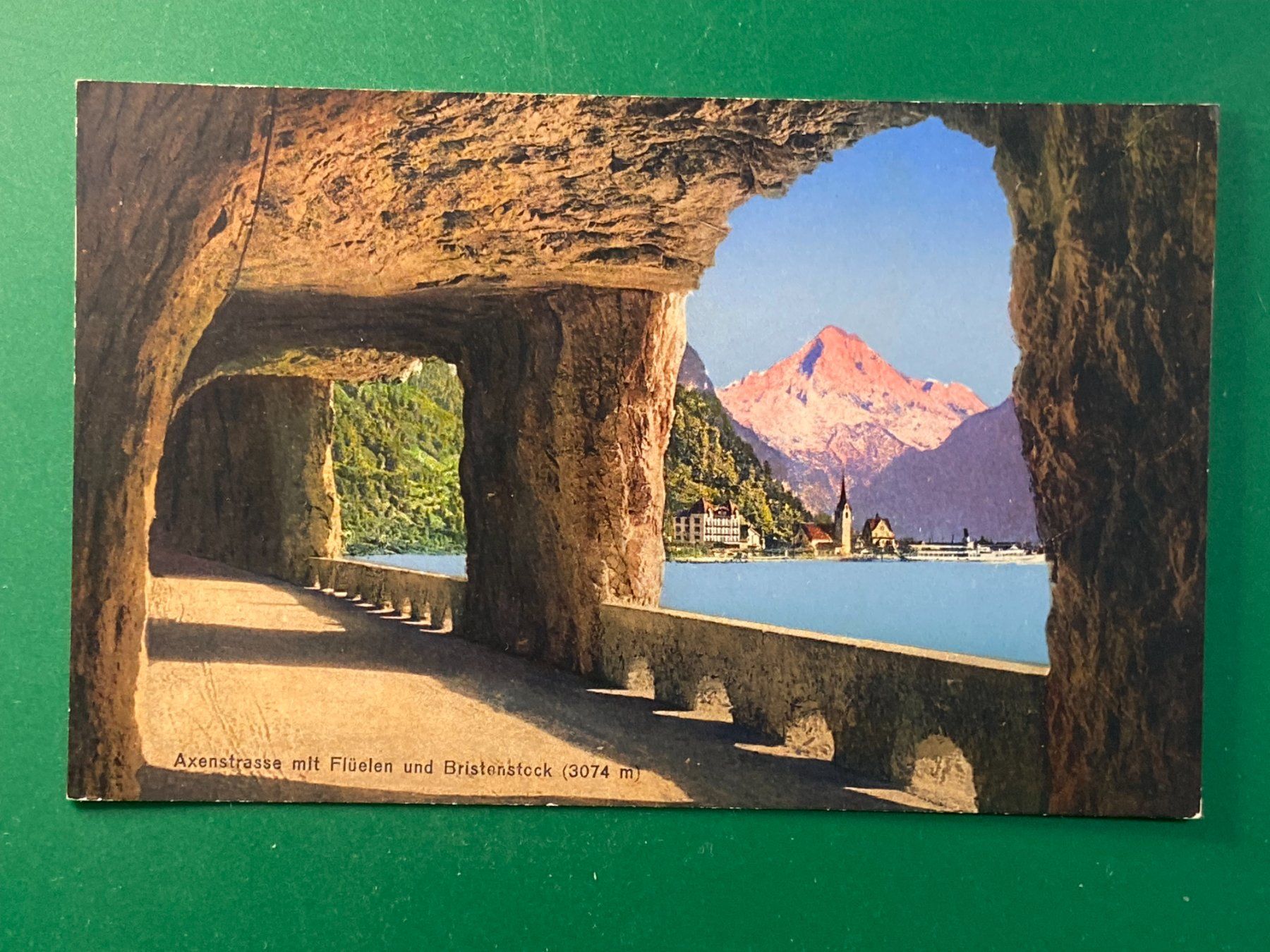 Cartes postales: Axenstrasse mit Flüelen – D'occasion à Steg VS par danwer74