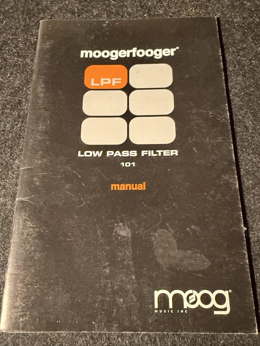 Moog Strumenti musicali: Manuel Moog Moogerfooger MF-101 Low Pass Filter – Usato da fey venduto da Caductilometre