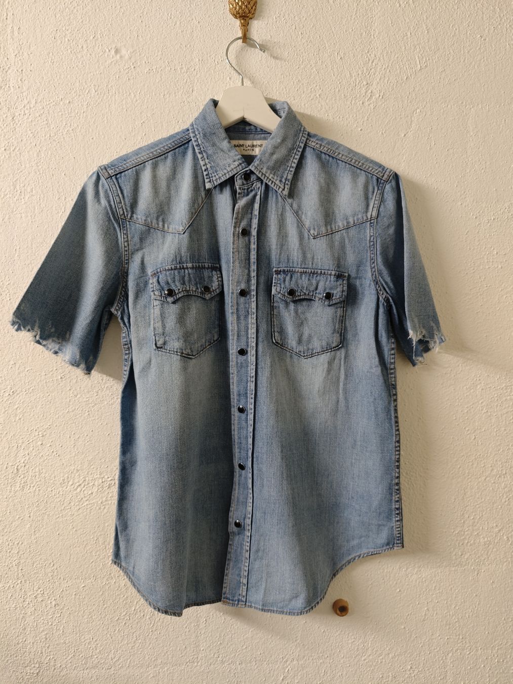 Saint Laurent Camicette: SAINT LAURENT Denim Bluse Jeanshemd Kurzarm – Usato da Erlenbach ZH venduto da nlh 1