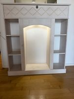 Kaminumbauschrank mit Beleuchtung / Holz