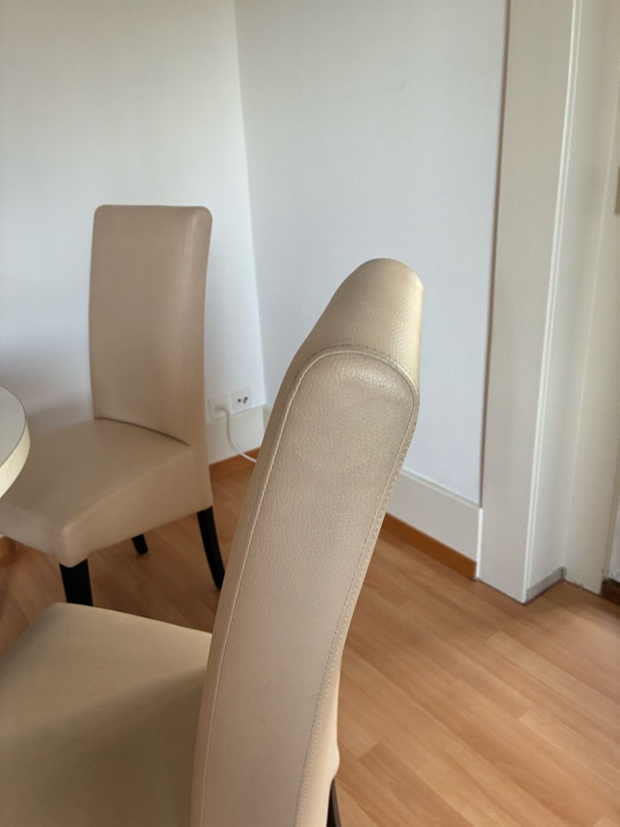 Tischset: Runder Tisch + 4 Stühle – Gebraucht aus Bern von wisemagpie 2