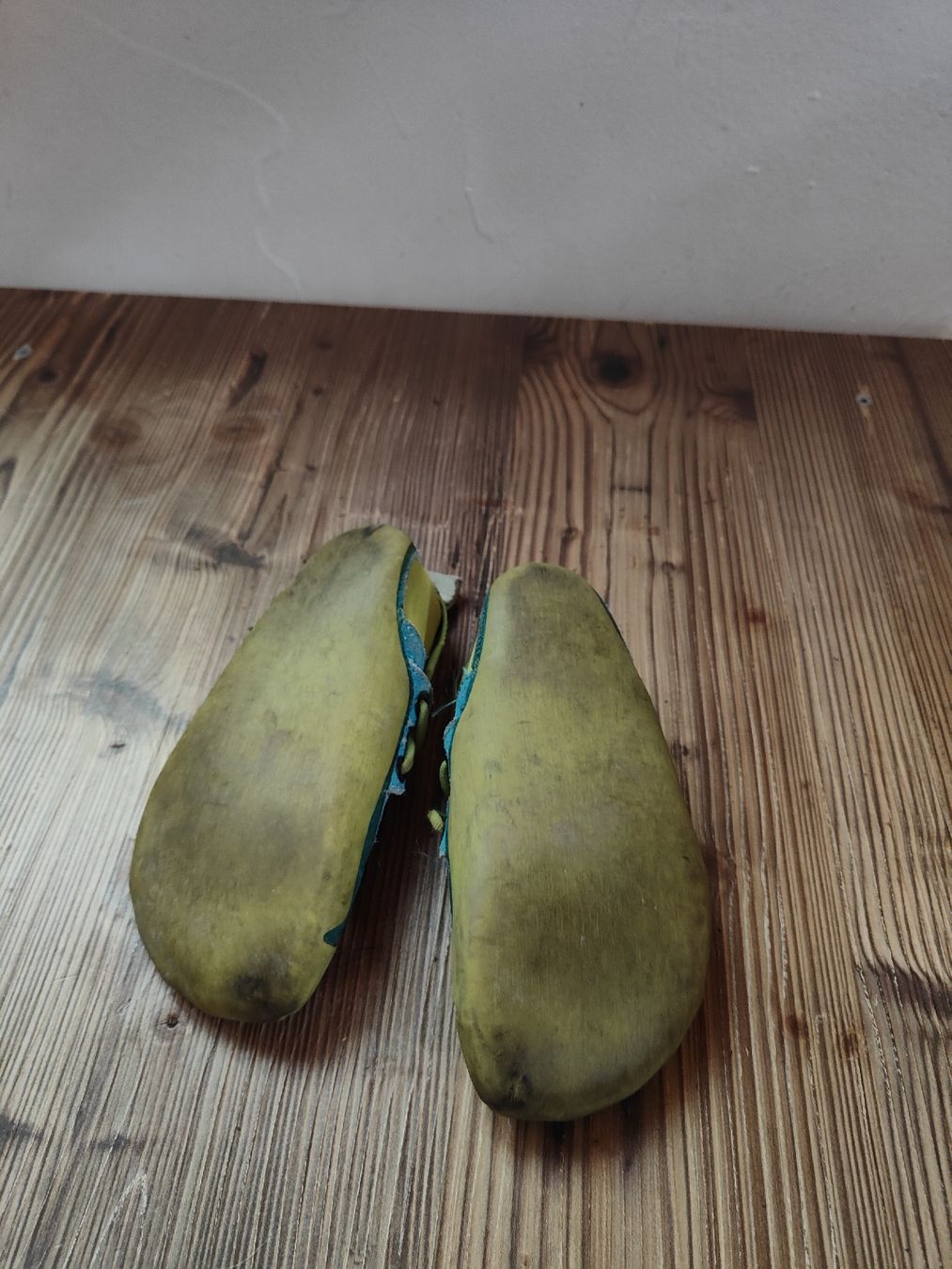 Scarpe da uomo: chaussure de grimpe t.31-32 – Usato da Martigny-Croix venduto da kmo_ykc2 1