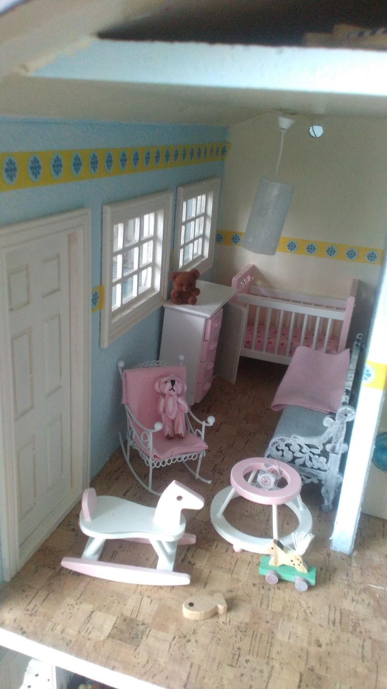 Case e mobili per bambole: wunderschönes Puppenhaus – Usato da Uster venduto da ruehan 4