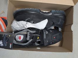 Neue Uvex Sicherheitsschuhe, Grösse 44, ungetragen im Karton