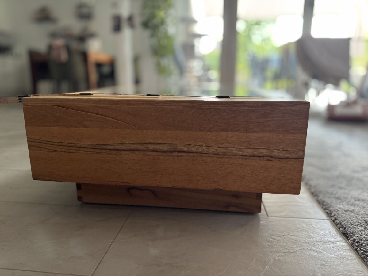 Tables: Massiver Salontisch mit Glasplatte – D'occasion à Uster par taeusim 2