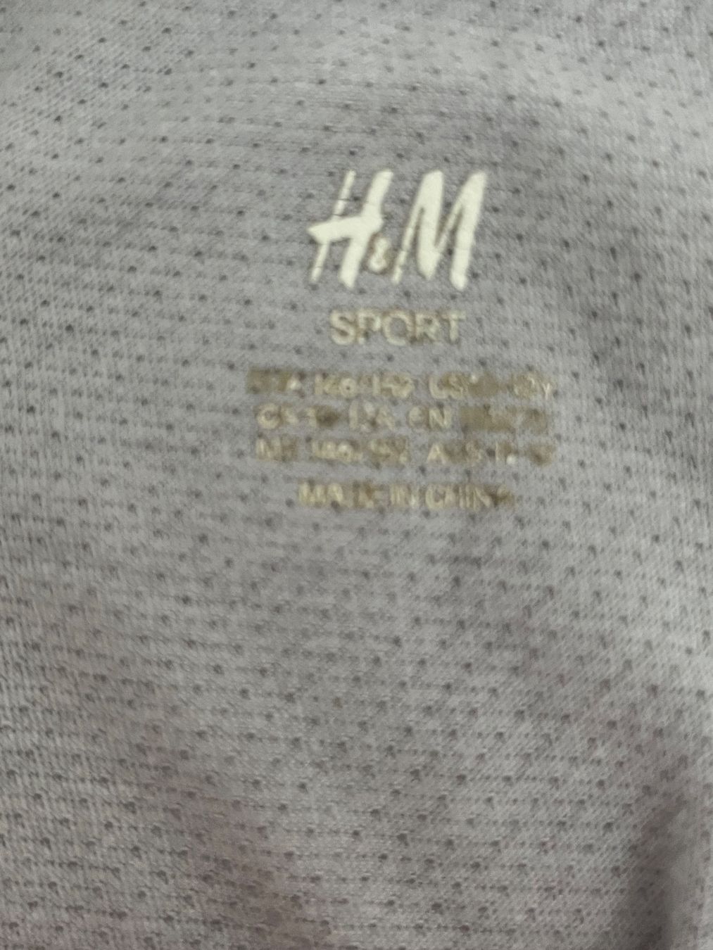 H&M Blusen, T-Shirts & Tops: H&M Sport Top, Gr 146-152cm – Gebraucht aus Luzern von Sono2 2