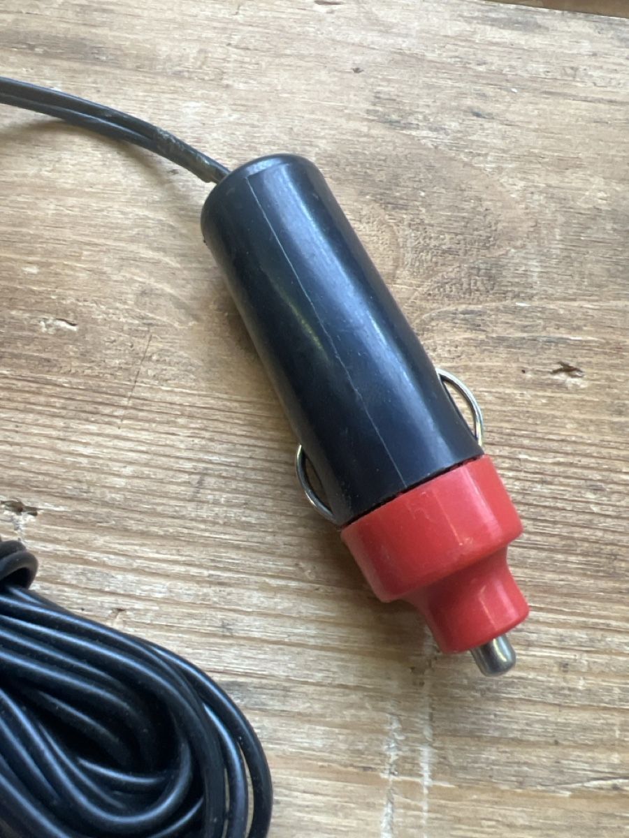 Lampade: Warnleuchte Zigarettenanzünder 12V gebraucht – Difettoso da Schmerikon venduto da Kneisel 1
