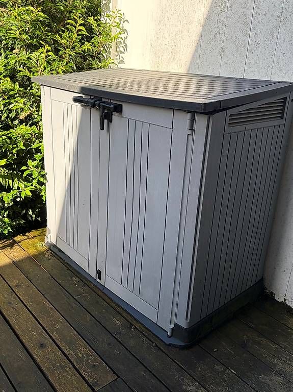 Coffres de rangement: Keter - Gartenbox – D'occasion à Zollikerberg par kajschi 1