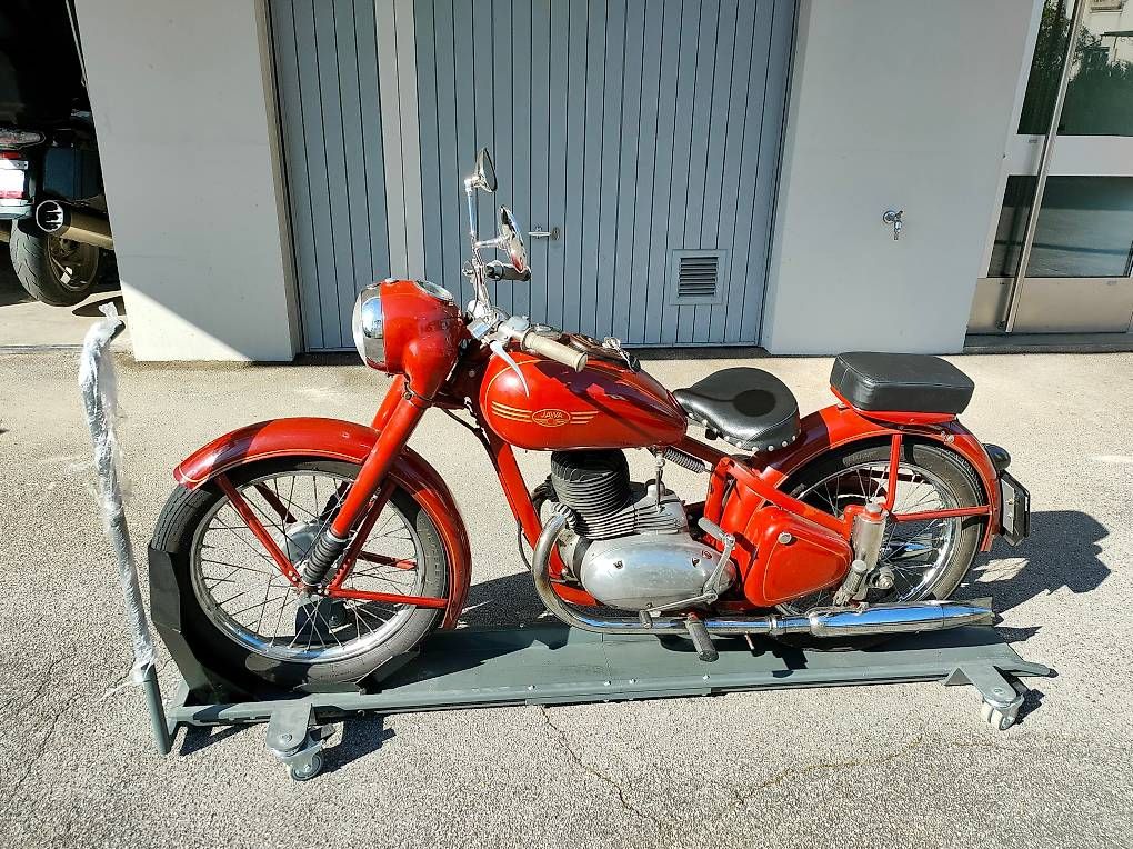 Caricatori: Rail de garage moto – Usato da Lausanne venduto da varadero150 2