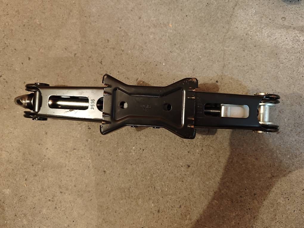 Piattaforme elevatrici & Crick: Wagenheber Audi A4/ A5 B9 neu – Usato da zürich venduto da Tonka21 1