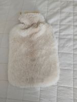 Flauschige Wärmflasche mit waschbarem Bezug