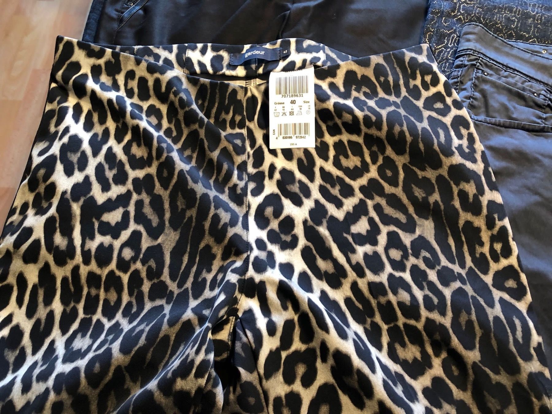 Pantaloni: 6 Damenhosen Gr. 38 – Usato da Röschenz venduto da Tashroal 3