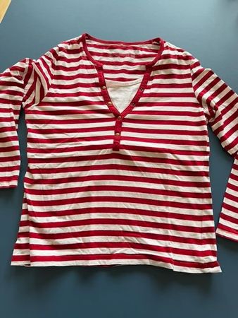Lustiges rot-weiss gestreiftes T-shirt, auch als Pyjama Top