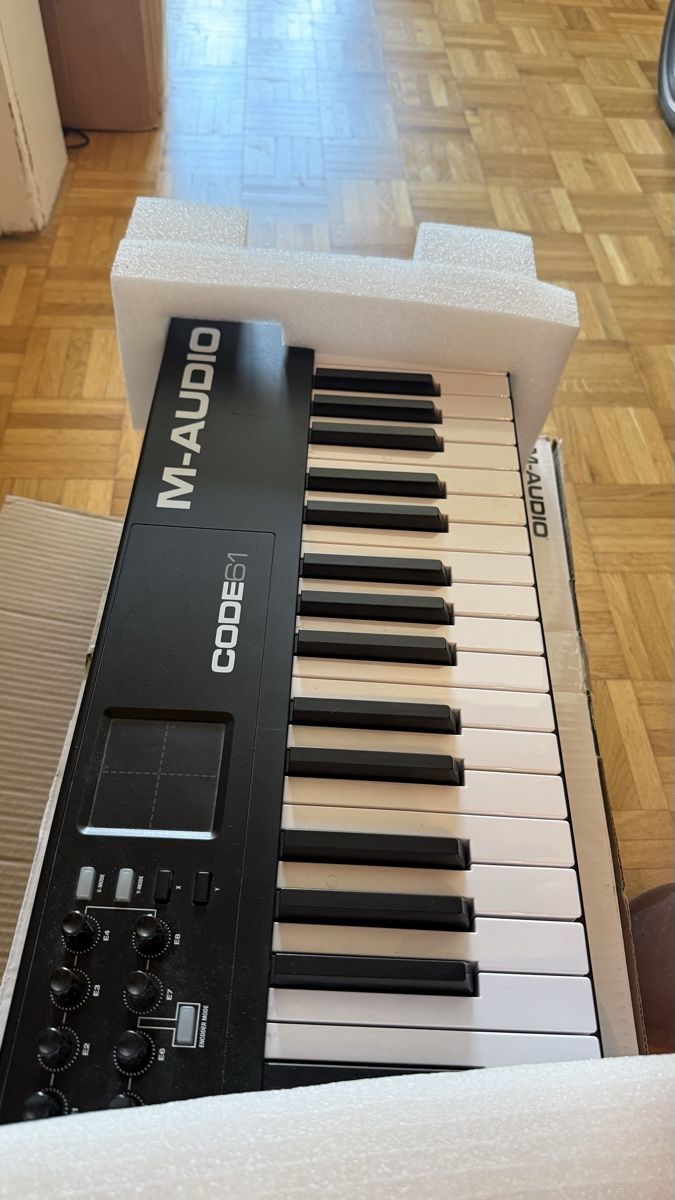 Strumenti musicali: M-Audio Code 61 MIDI Keyboard – neuwertig – Nuovo (secondo la descrizione) da Solothurn venduto da MariMoon17 1