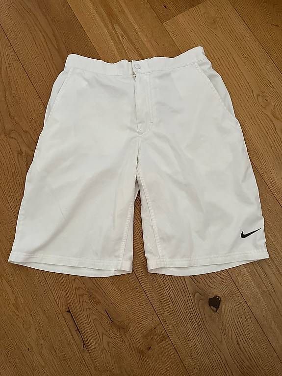 Nike Hosen: Tennishose Nike – Gebraucht aus Murten von bea_n5yn