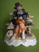 Majolika Figur der Trinker auf einer Bank CAPO DI MONTE