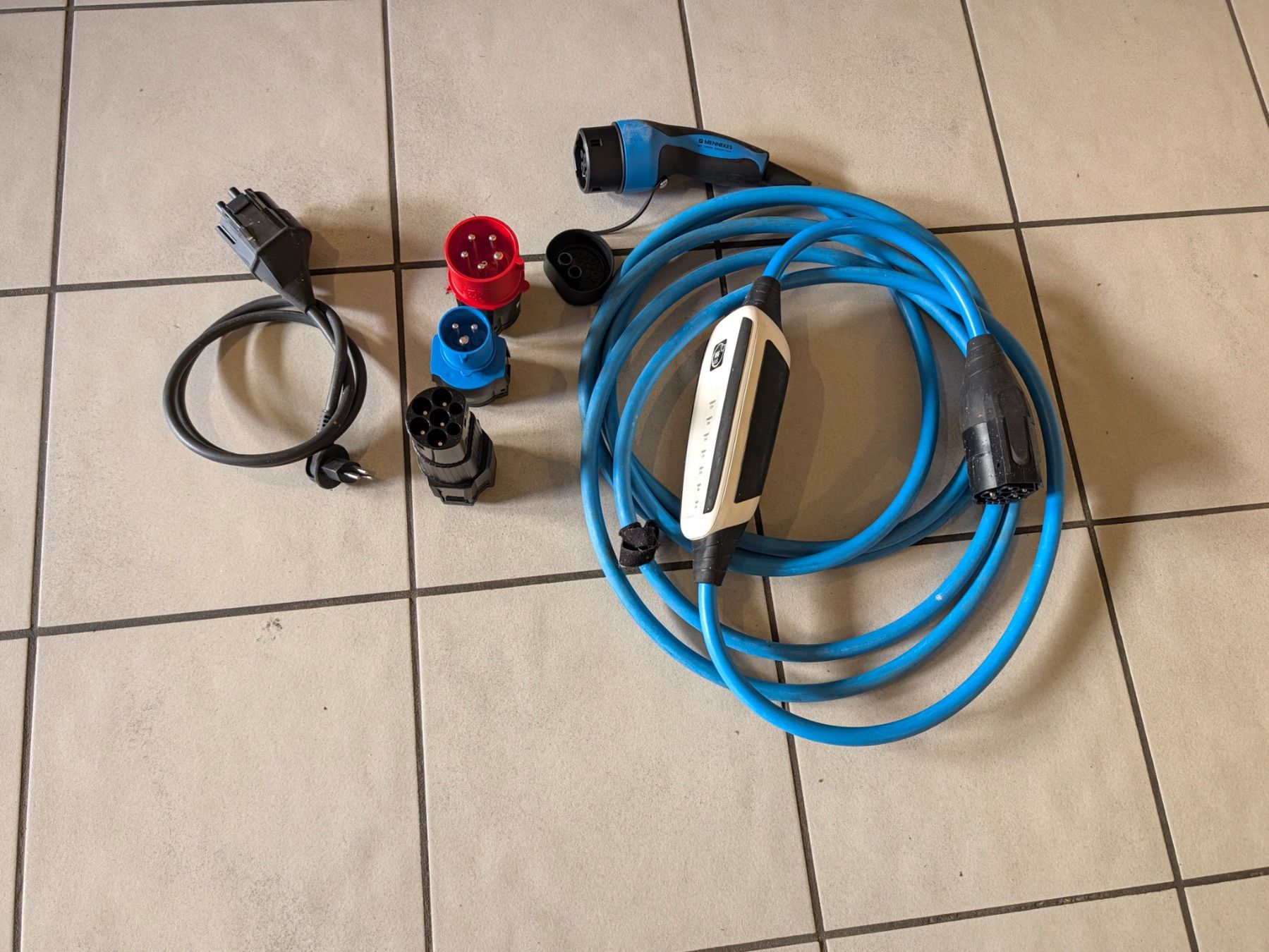 Caricabatterie: NRGkick 32A - die mobile Wallbox mit voller Ladeleistung – Usato da Ipsach venduto da 403162743