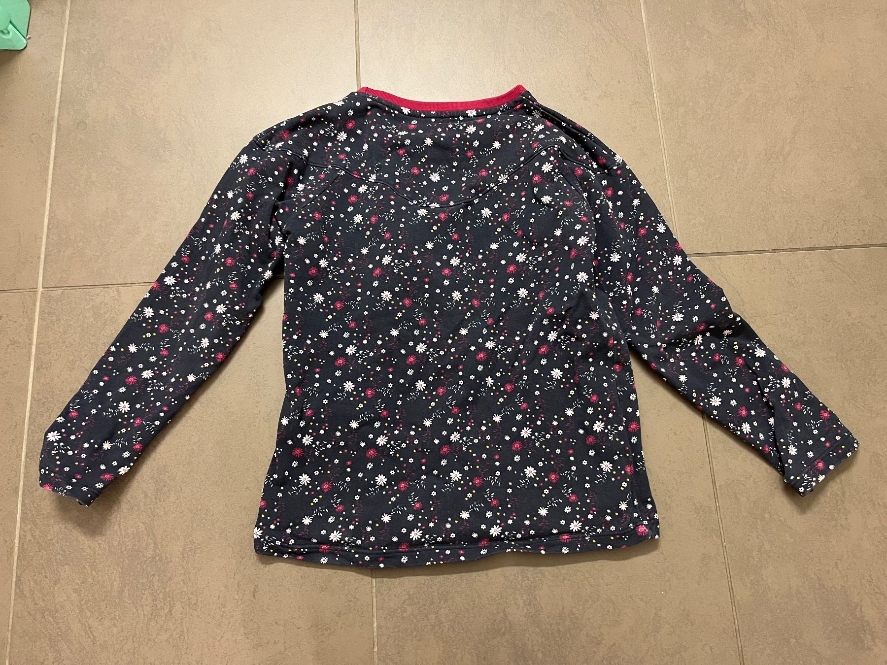 Steiff Pulls et sweat-shirts: Steiff Pullover Blumen dunkelblau 116 – D'occasion à Zürich par Gabi_78 1