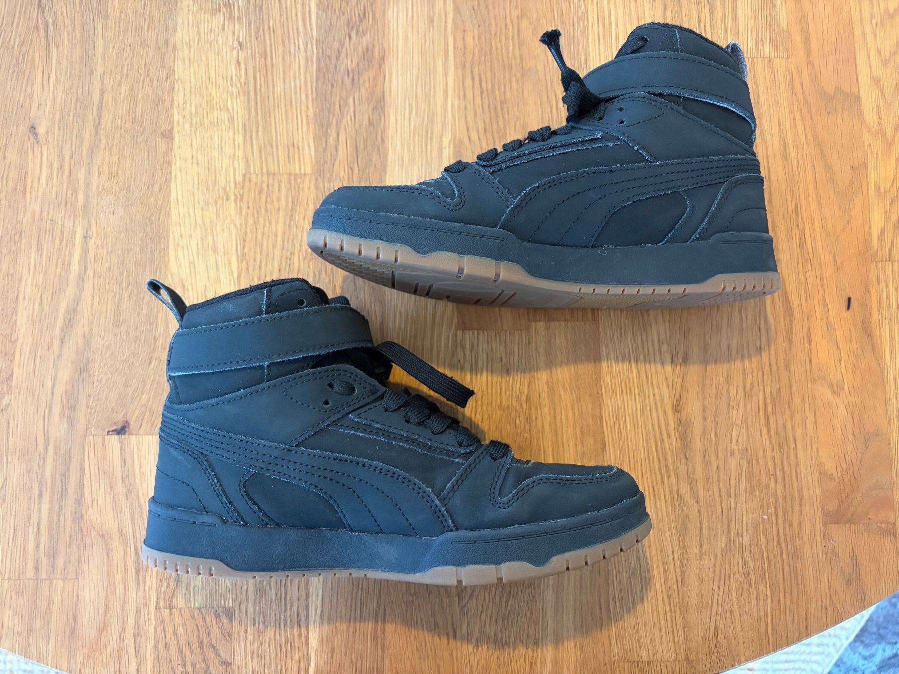 Puma Scarpe per ragazzi: Puma Basketball-, Sneaker- oder Turnhallenschuh Gr 35.5 – Usato da Herrliberg venduto da apr_r9fh 2