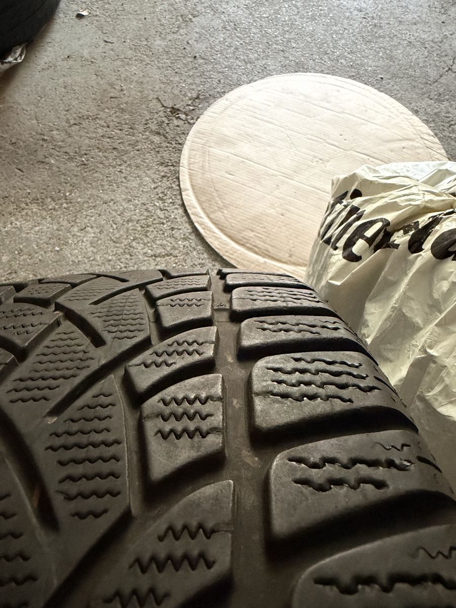 Pneus & Roues: Winterpneu Dunlop 225 / 35 R19 – D'occasion à Bäretswil par claemaens 3