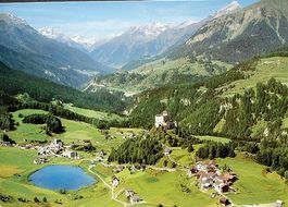 SCUOL Schloss Tarasp mit Fontana und Sparsels