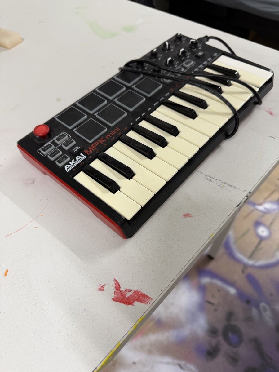 Akai Console di mixaggio: Akai Professional MPK mini - USB MIDI Keyboard / Controller – Usato da Uster venduto da Lirimazemi