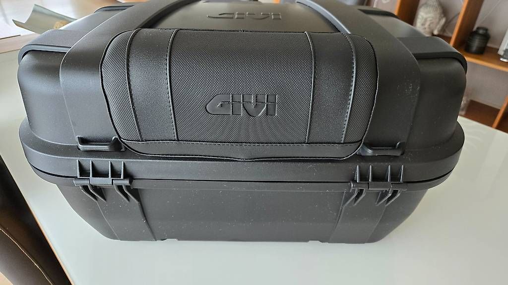 Givi Topcase: Top case GIVI Trekker 52L Black – Usato da Arconciel venduto da Anthera 2