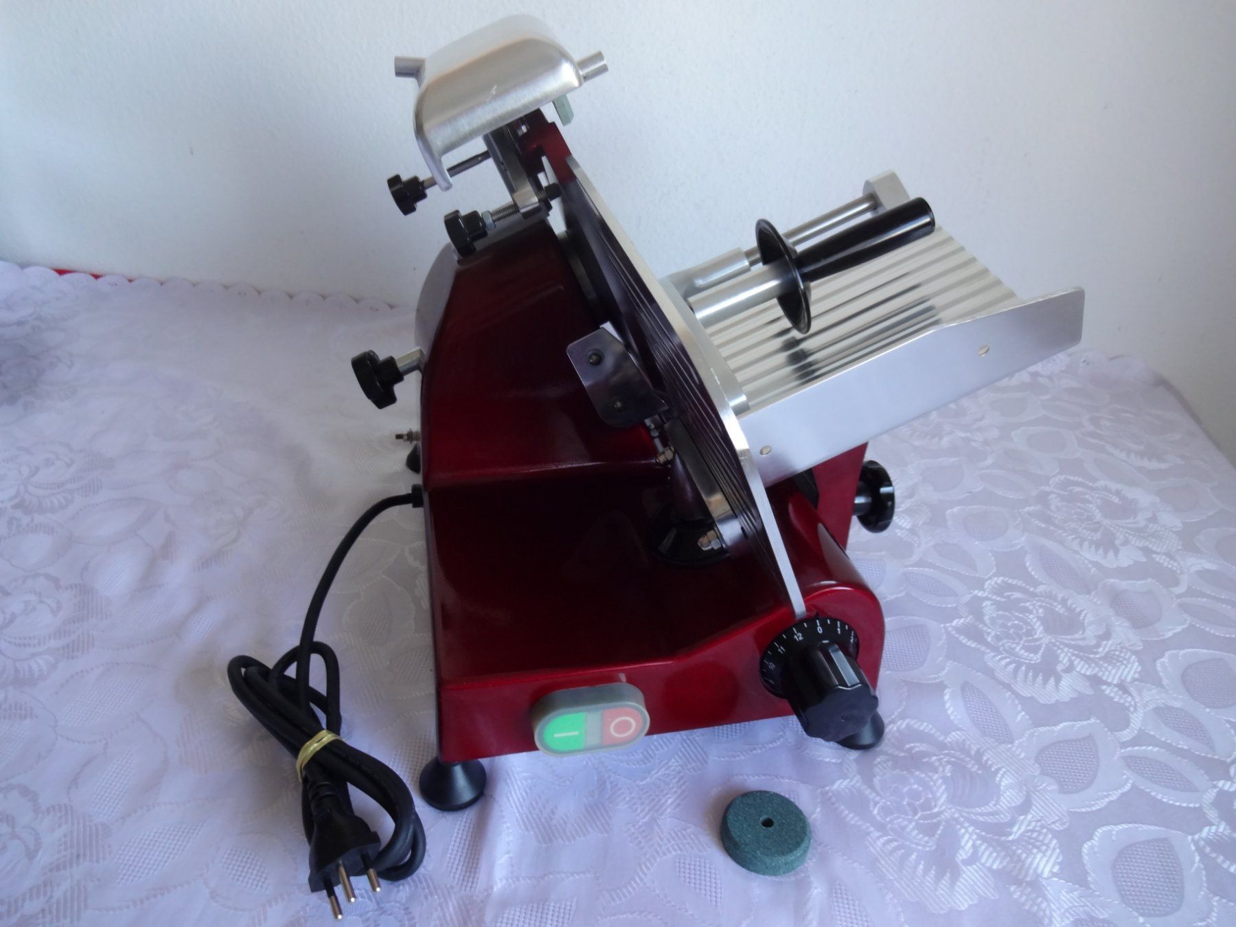 Elettrodomestici da cucina: Aufschnittmaschine , AM 220 R – Usato da Frauenfeld venduto da Reyy58 1