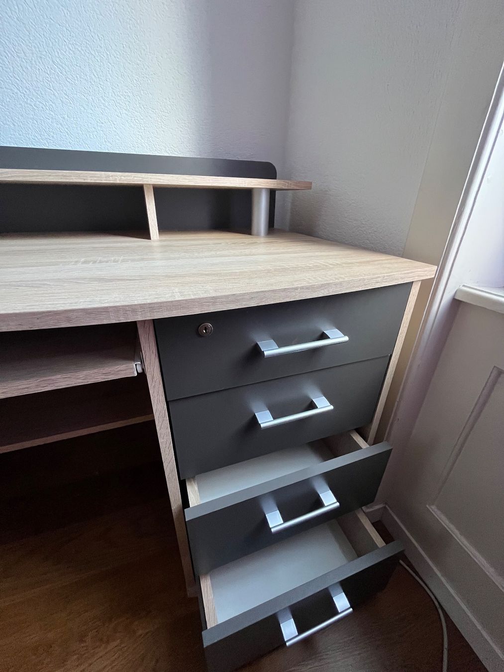 Conforama Scrivanie: Schreibtisch aus Holz – Usato da Biel/Bienne venduto da ale_v5k7 4