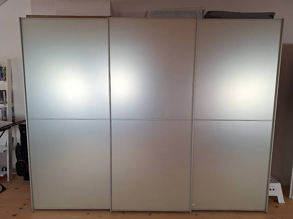 Armadi: Kleiderschrank - top Zustand – Usato da Walchwil venduto da anh_9jcd